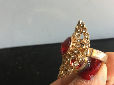 鑲嵌寶石戒指_鑲嵌寶石戒指價格_鑲嵌寶石戒指圖片_來自藏友誠信博古會_珠寶_地攤交易_華夏收藏網 cang.com