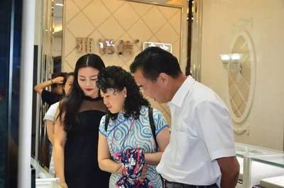 廣東省政協領導參觀水貝國際珠寶交易中心