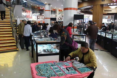 上海中福古玩城秋季古交會名不符實,改名叫珠寶玉石交易會才是實至名歸