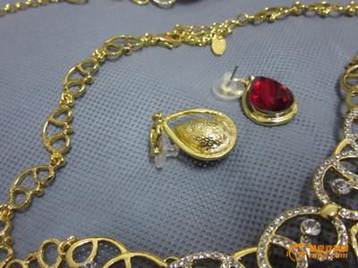 K金紅寶石三件套2 珠寶收藏的璀璨選擇