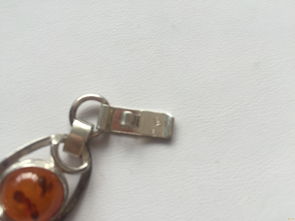 天然琥珀五件套鑒賞與翡翠珠寶交易市場(chǎng)全解析