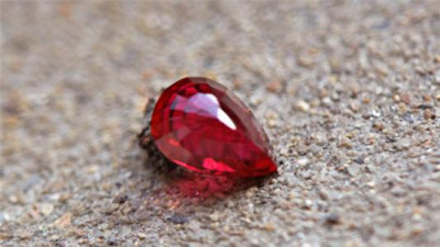 鴿血紅寶石選購(gòu)指南 權(quán)威交易渠道與誠(chéng)信保障解析