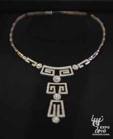 璀璨盛會 珍品薈萃 世博會首場特許產品展示暨拍賣會啟幕，11件鉆石黃金翡翠珍品將公開競逐