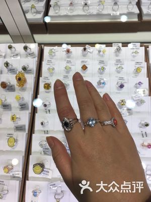 璀璨商機 國際珠寶交易中心市場的繁榮與變革